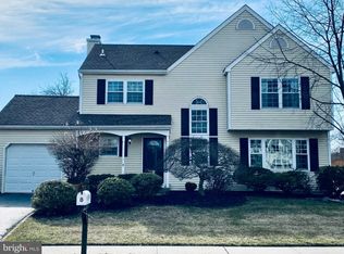 8 Country Ln, Hamilton, NJ 08690