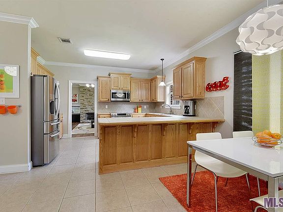 5th image of 39054 Balmoral Dr