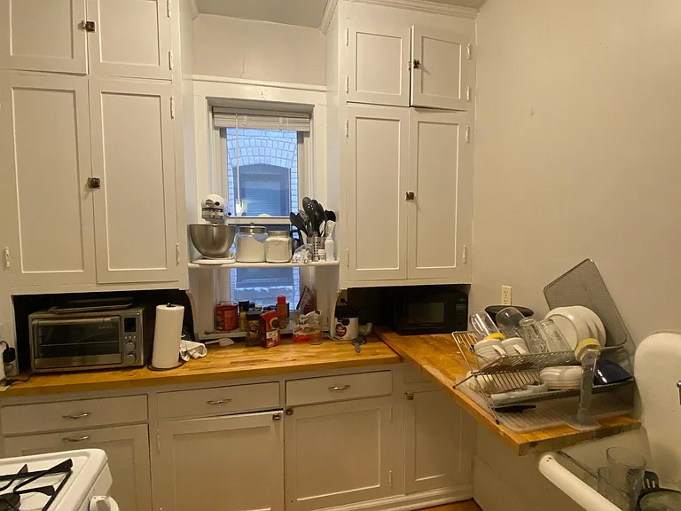 137 Fairview Ave N #4 — Photo 5