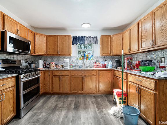 5th image of 4726 Maryland St