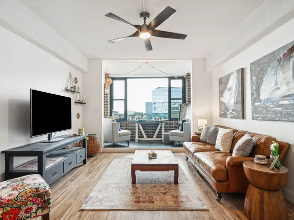 14 Lockwood Dr APT 8I, Charleston, SC 29401