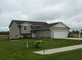 252 Charyridge Dr, Kent City, MI 49330