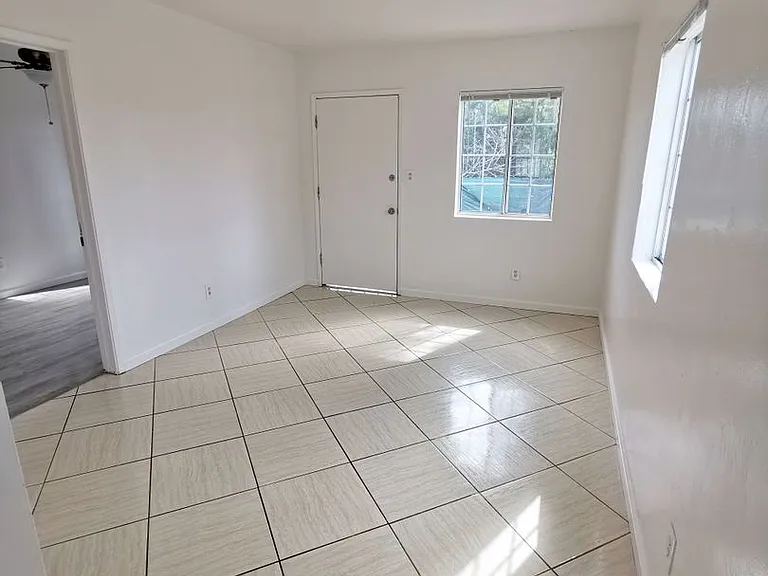 2029-2033 Osborn St — Photo 3