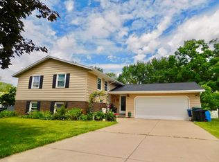 2922 Brookview Ct, Green Bay, WI 54313