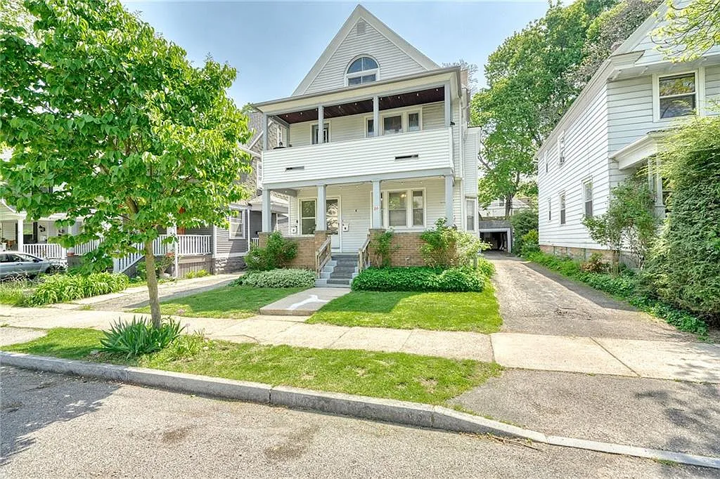 2 bed, 1126 sqft, $1,600 — Photo 1