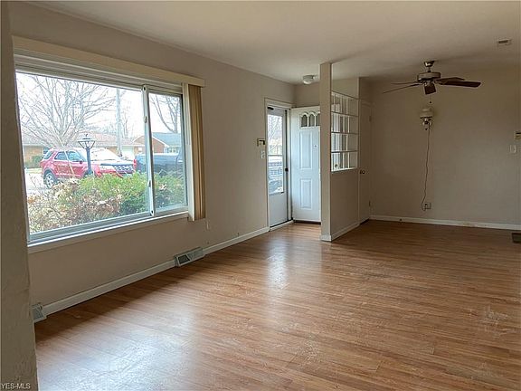 3rd image of 7616 Primrose Dr