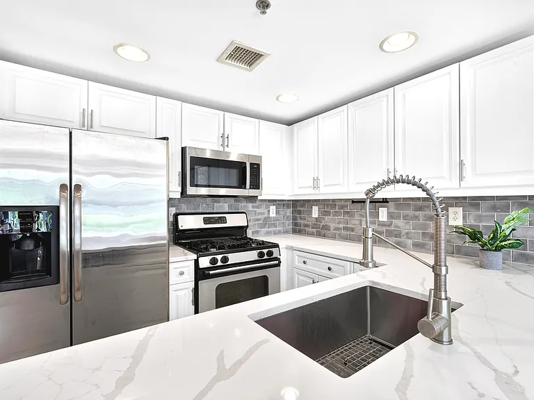 1331 Grand St — Photo 2