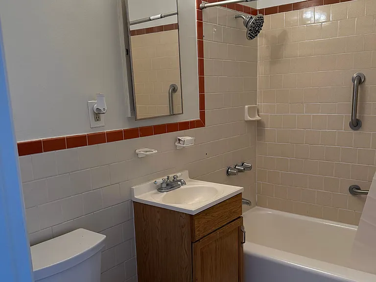 14918 Hawthorne Blvd — Photo 4