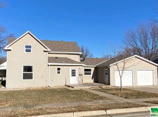 603 Central Ave NE, Orange City, IA 51041