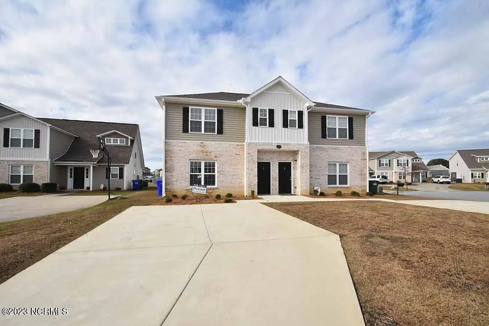 3 bed, 2.5 bath, $1,650 — Photo 1