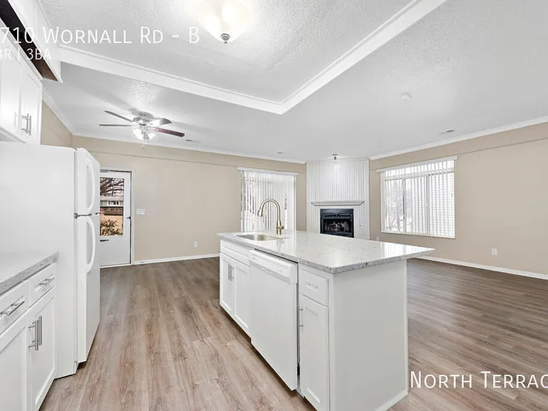 9718 Wornall Rd — Photo 7