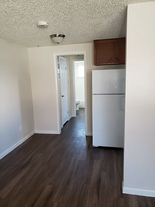 Updated Spacious 2-Bedroom Apt In West Longmont! First Month Free Rent — Photo 4
