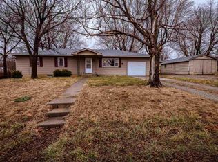 304 E James St, Mayetta, KS 66509