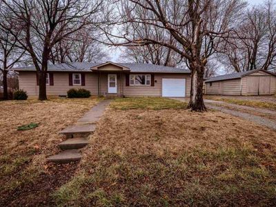 304 E James St, Mayetta, KS, 66509