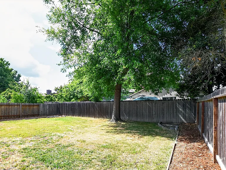 5213 Laguna Park Dr — Photo 30