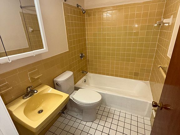 5th image of 362 Centre St APT 6