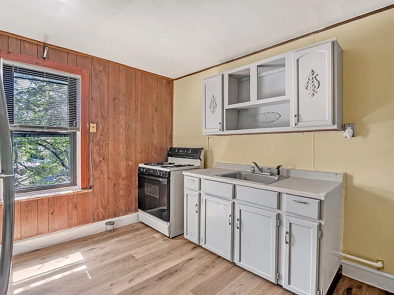 1778 E State St — Photo 8