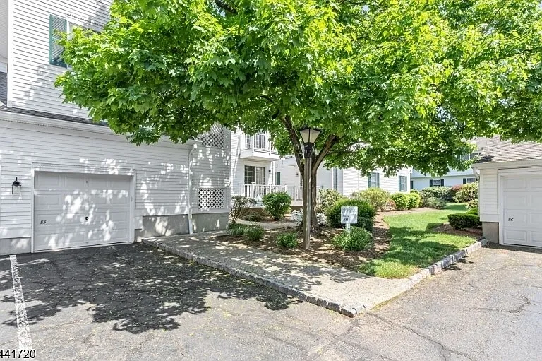 82 Smithfield Ct — Photo 27