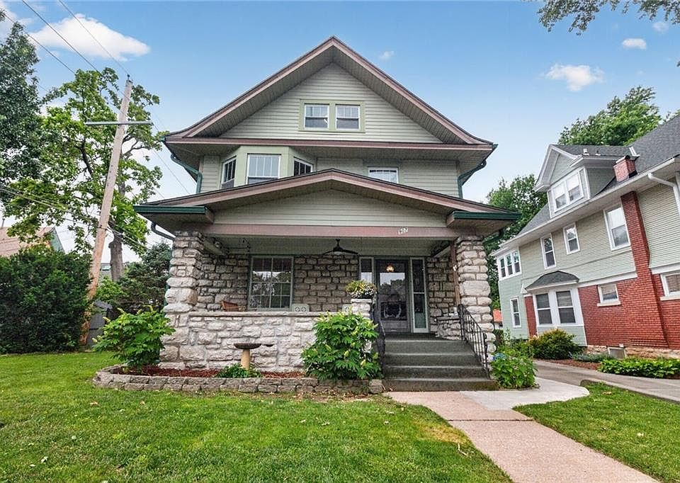 1st image of 907 W 32nd St