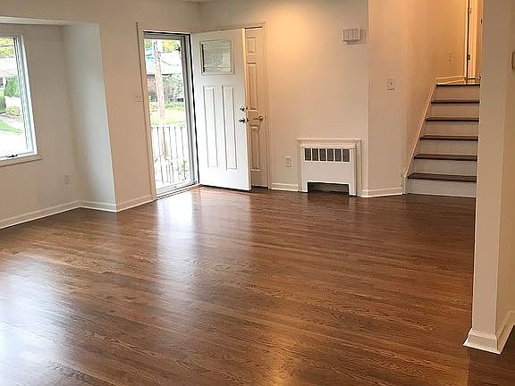 5th image of 17 Wood Dr