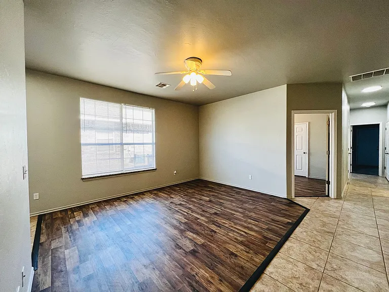 604 Rosemoor Ct — Photo 3