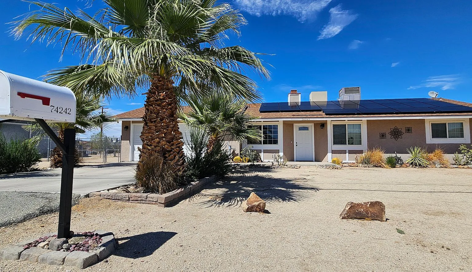 3 Bed 2 Bath Home, Spacious 2 Car Garage & a Fully Fenced Back Yard — Photo 1