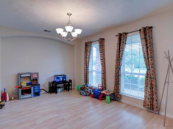 4th image of 13106 Shoalwater Ln