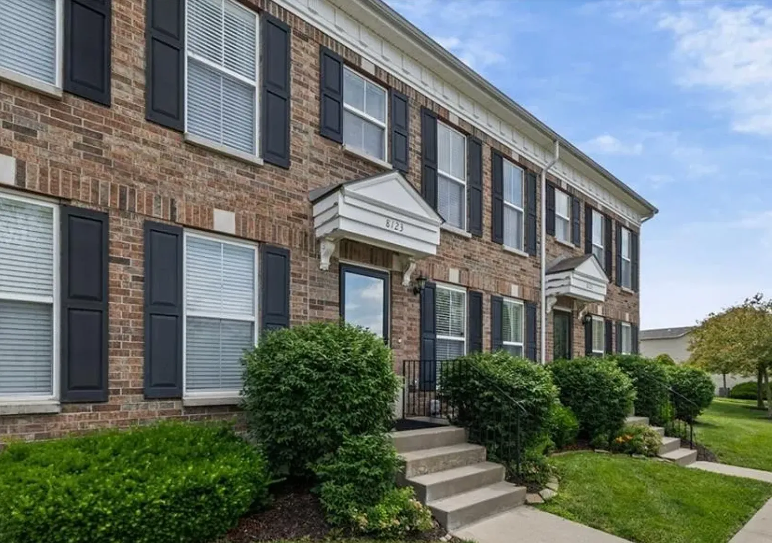 2 bed, 1.5 bath, 1147 sqft, $1,425 — Photo 1