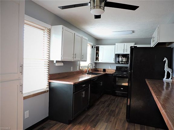 3rd image of 310 Horseshoe Dr