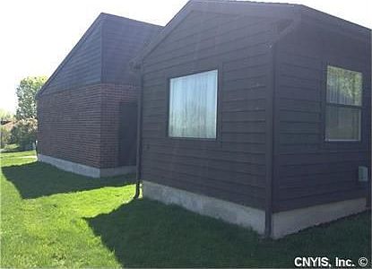 2nd image of 791 Fairway Cir