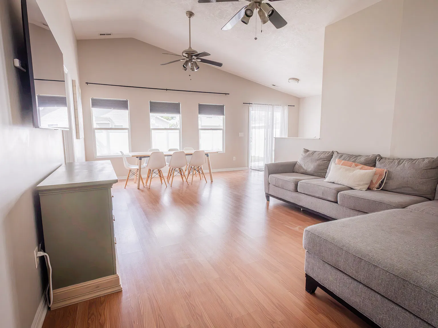 3 bed, 1280 sqft, $2,000 — Photo 3