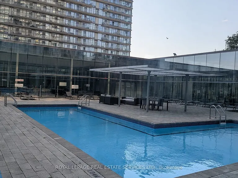 105 The Queensway #2412 — Photo 11