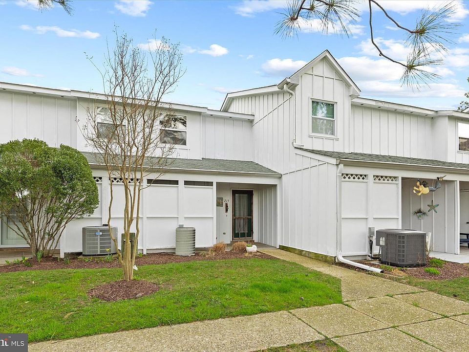 1st image of 38256 Hummingbird Ln Unit 215