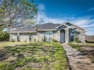 951 Crest Ridge Dr, Midlothian, TX 76065
