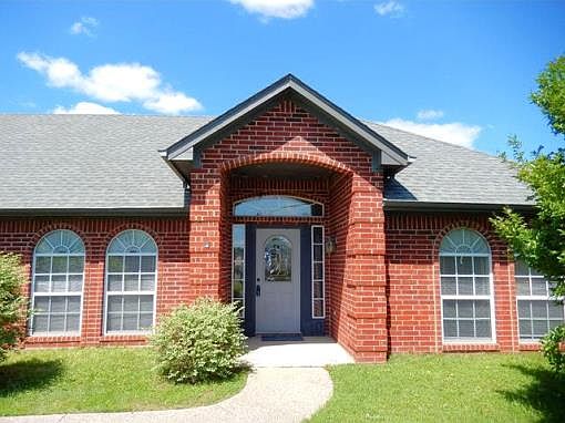 4th image of 2251 Royal Dr W