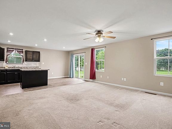 4th image of 3190 Fox Ridge East Dr E