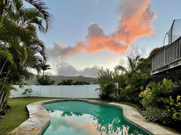 827 Kalalea St, Honolulu, HI 96825