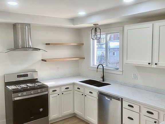 4th image of 105 Wesley Ave