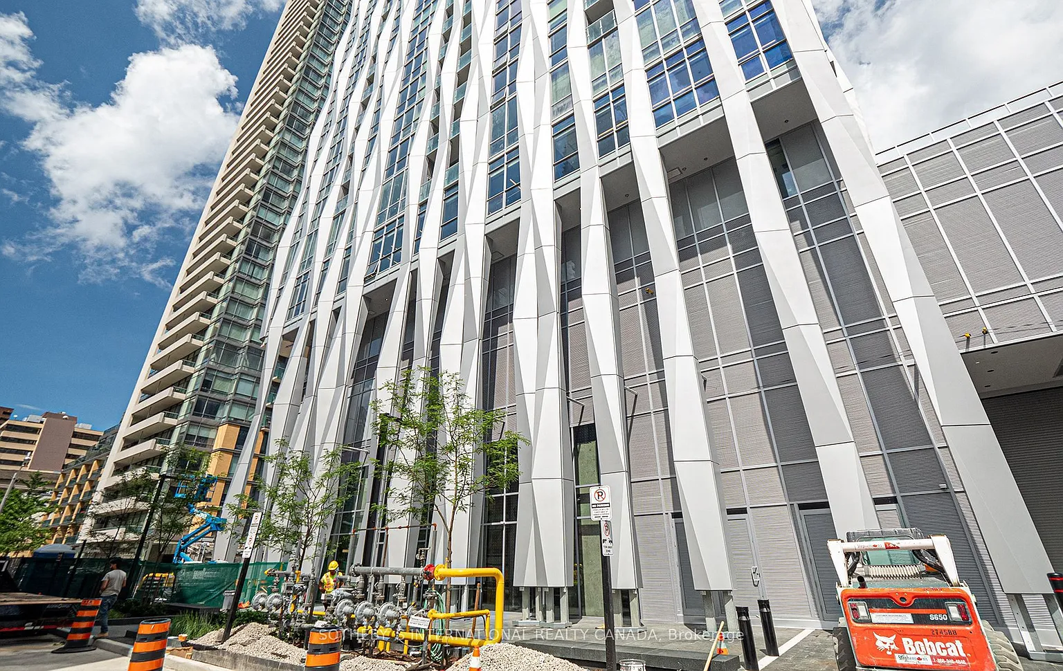 1 Yorkville Ave #1809 photo 1