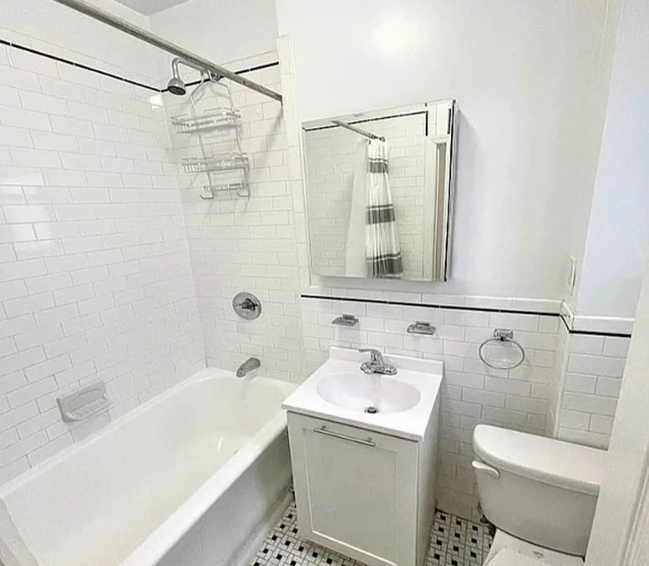 305 West 45th Street — Photo 4