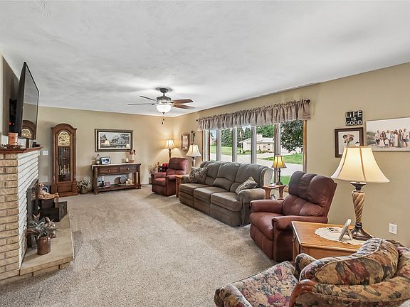 4th image of 403 4th St E