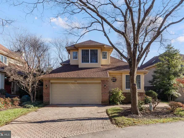 38 Stags Leap Ct, Baltimore, MD 21208