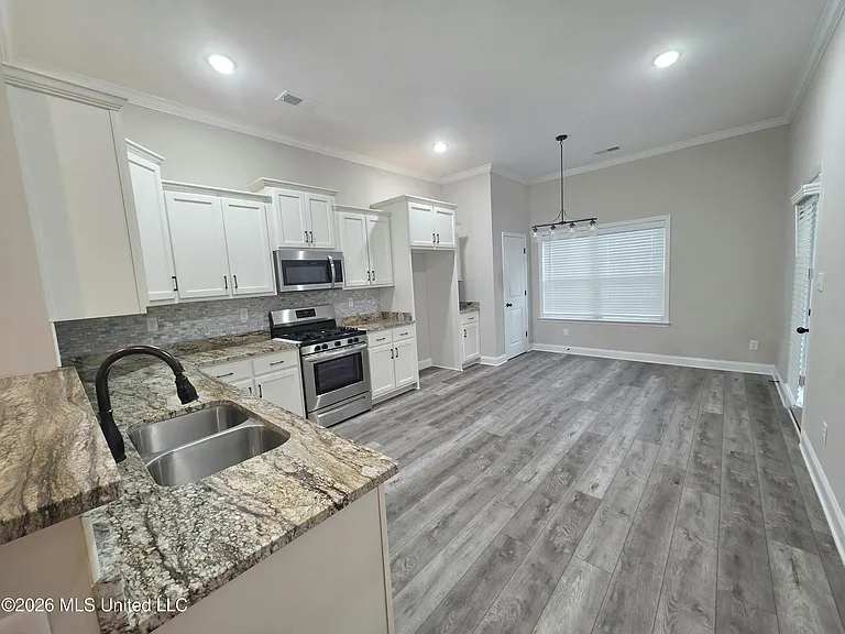 5175 Watson View Dr — Photo 3