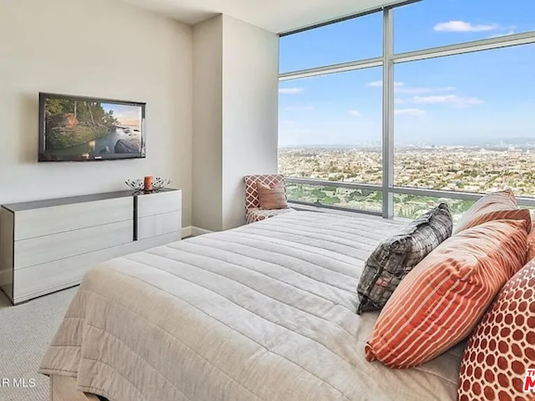 900 W Olympic Blvd #34D — Photo 24