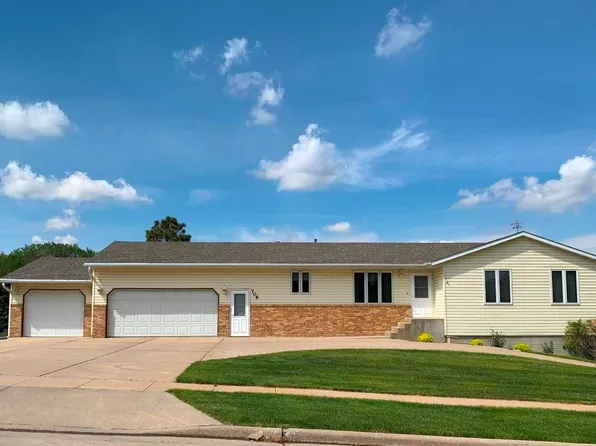 706 W 15th St, Yankton, SD 57078