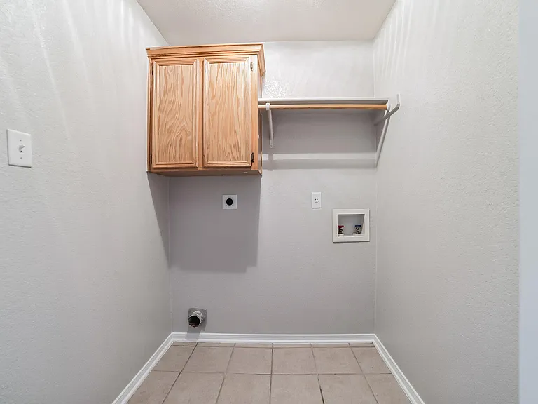 319 Cedar Ridge Dr #B — Photo 12