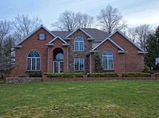 6252 S Applecross Rd, Highland Heights, OH 44143