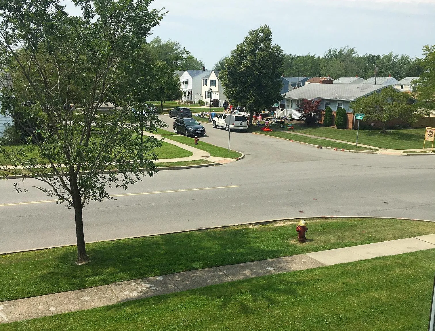 415 Moore Ave — Photo 2