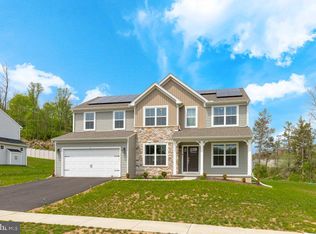 17 Ladderback Ln, Reading, PA 19606