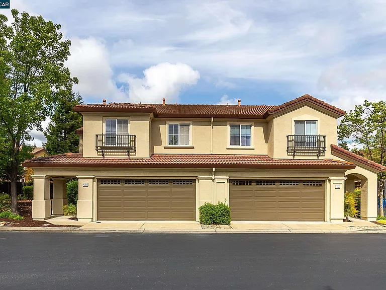 435 Regal Lily Ln — Photo 1